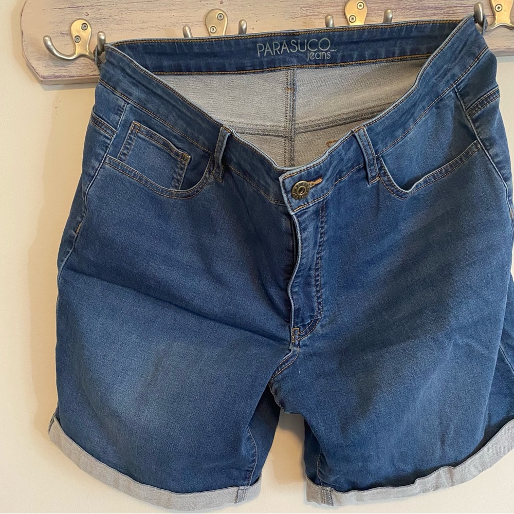 Parasuco denim shorts. 8” inseam preloved good condition. Ladies size 14. - Picture 2 of 8